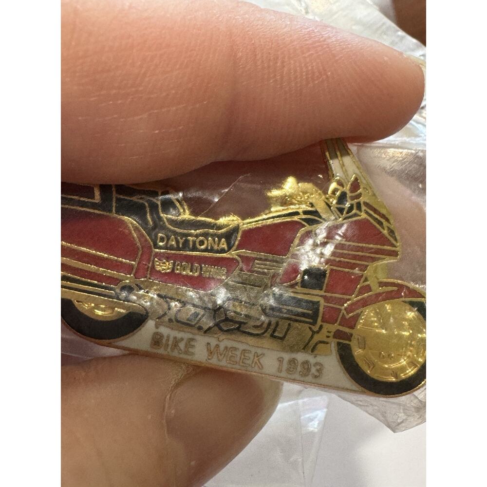 Daytona Bike Week 1993 Gold Wing Lapel Hat Pin Pinback ~ Motorcycle‎ Vtg Honda - Picture 3 of 5